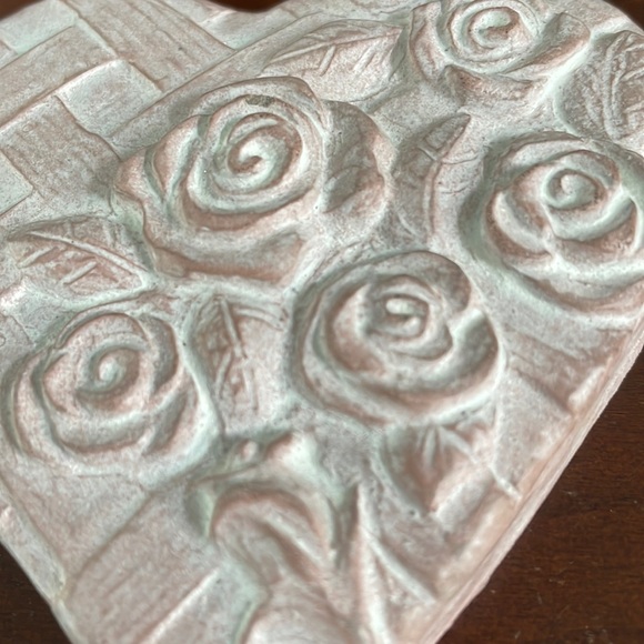 Isabel Bloom heart, light pink color with lattice and roses, 4”X4,” from 1999 - Picture 2 of 4